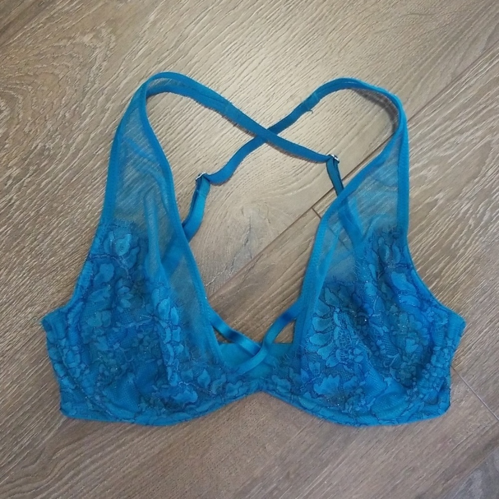 NWOT Victoria secret very sexy unlined bra 32D